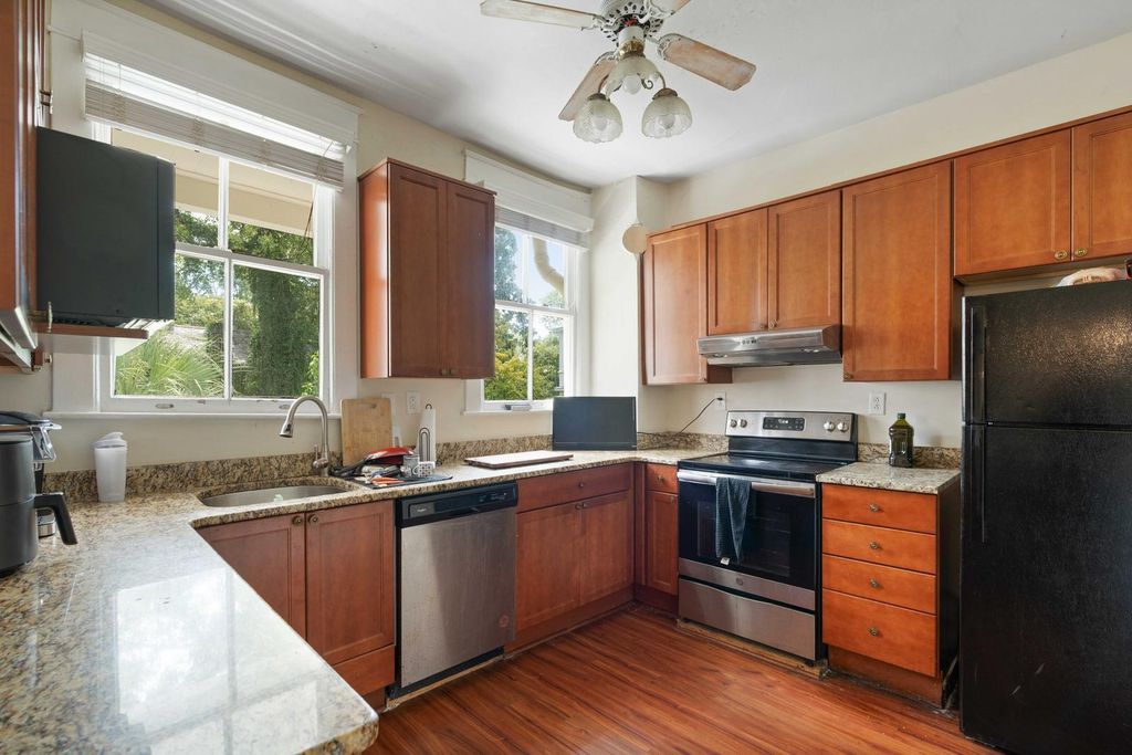 Image 33 of property listing at 77 Pitt Street, Charleston, SC 29403