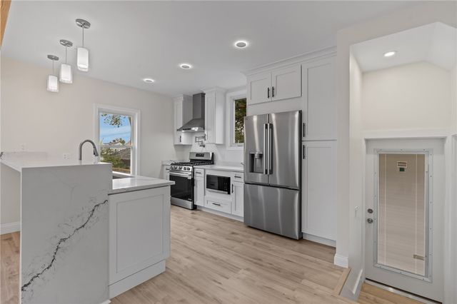 65 7th Street, East Providence, RI 02914