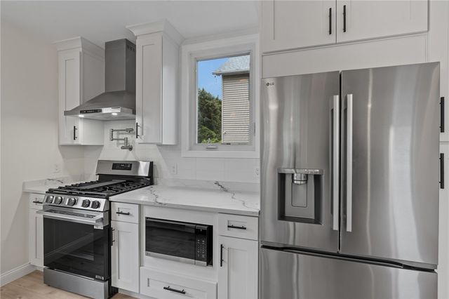 65 7th Street, East Providence, RI 02914