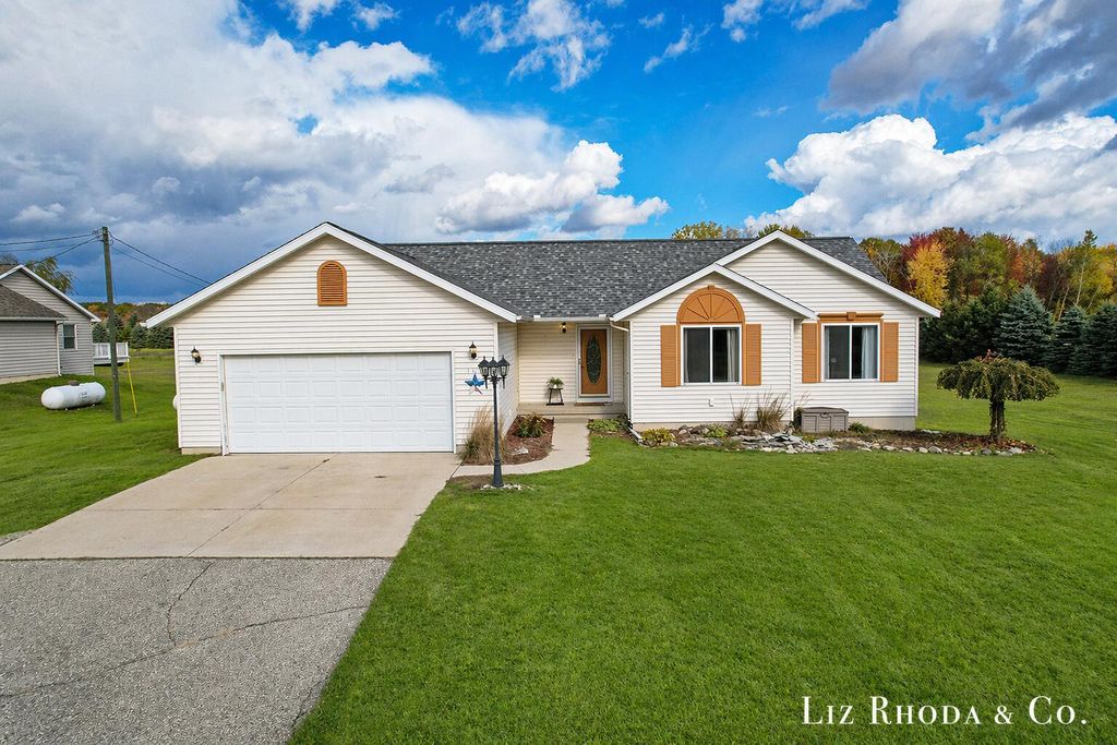11099 18 Mile Road NE, Cedar Springs, MI 49319