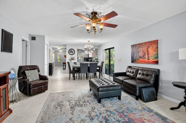8310 Casa Del Lago 1a, Boca Raton, FL 33433