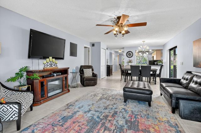8310 Casa Del Lago 1a, Boca Raton, FL 33433