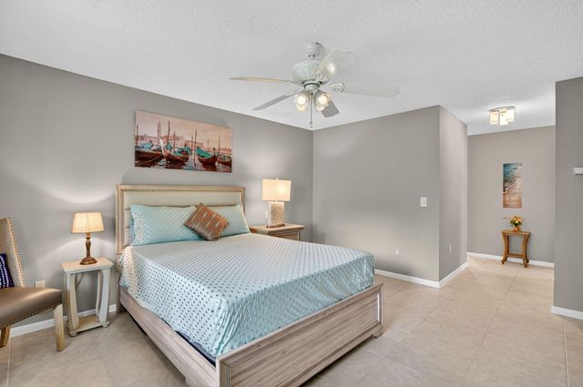 8310 Casa Del Lago 1a, Boca Raton, FL 33433