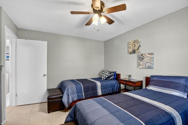 8310 Casa Del Lago 1a, Boca Raton, FL 33433