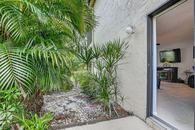 8310 Casa Del Lago 1a, Boca Raton, FL 33433