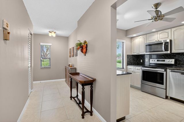 8310 Casa Del Lago 1a, Boca Raton, FL 33433