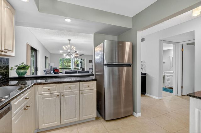 8310 Casa Del Lago 1a, Boca Raton, FL 33433
