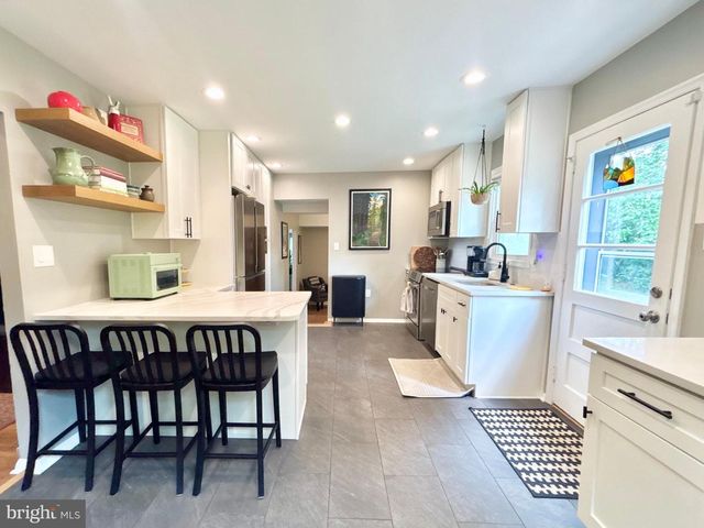 422 RIDGE PIKE, Lafayette Hill, PA 19444