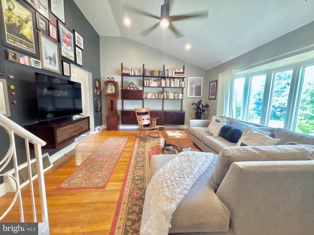 422 RIDGE PIKE, Lafayette Hill, PA 19444