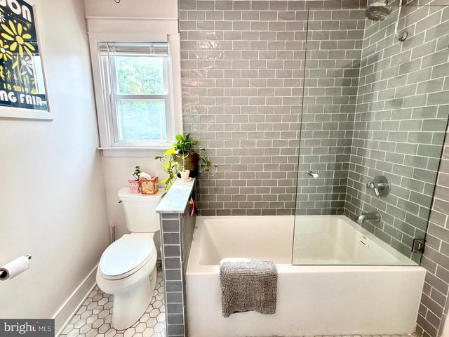 422 RIDGE PIKE, Lafayette Hill, PA 19444