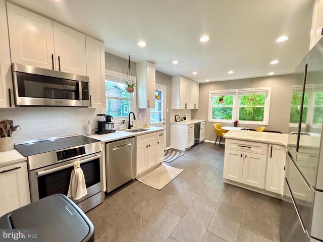 422 RIDGE PIKE, Lafayette Hill, PA 19444