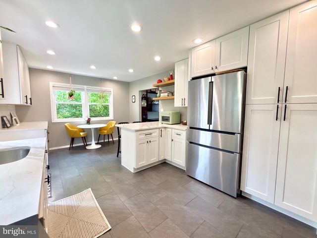 422 RIDGE PIKE, Lafayette Hill, PA 19444