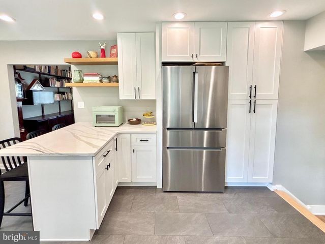 422 RIDGE PIKE, Lafayette Hill, PA 19444