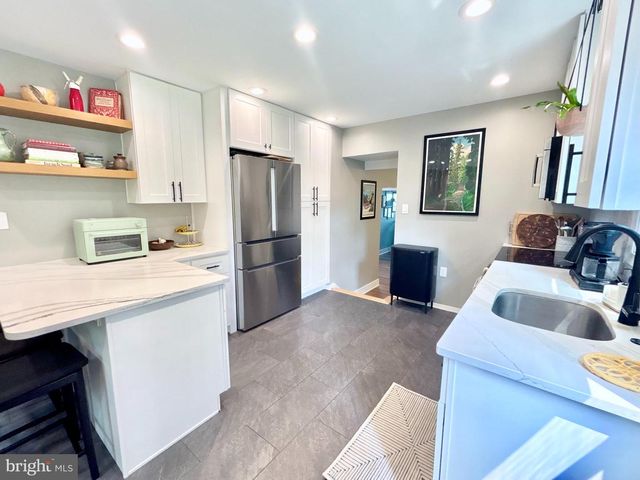 422 RIDGE PIKE, Lafayette Hill, PA 19444