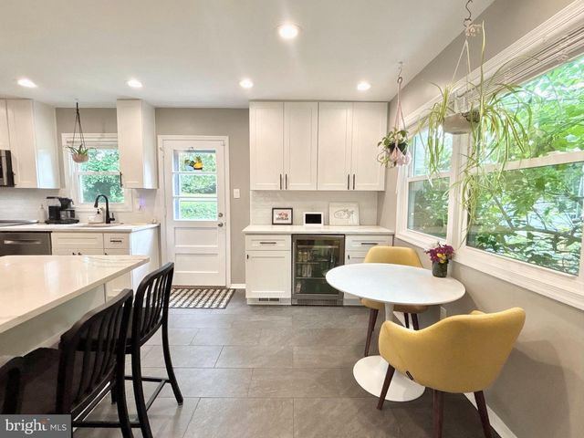 422 RIDGE PIKE, Lafayette Hill, PA 19444
