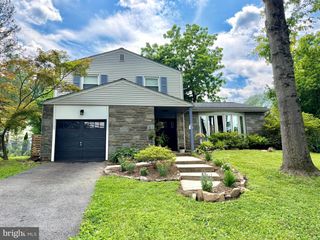 422 RIDGE PIKE, Lafayette Hill, PA 19444