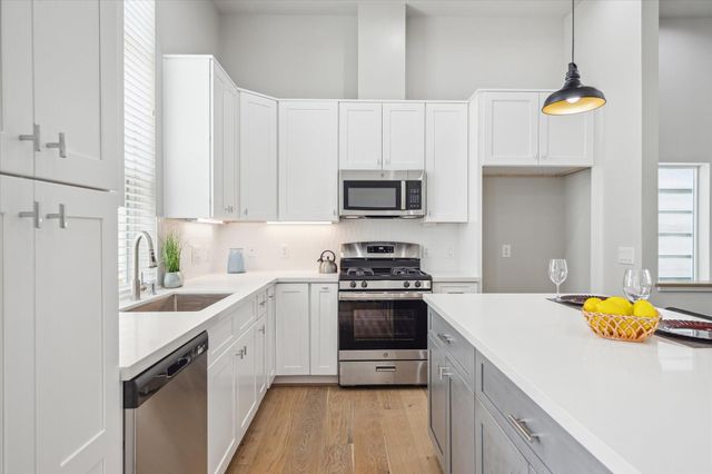 5221 Hillman Street B, Houston, TX 77023
