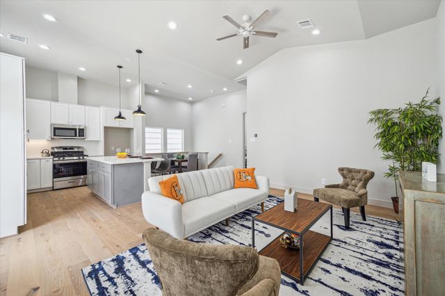5221 Hillman Street B, Houston, TX 77023