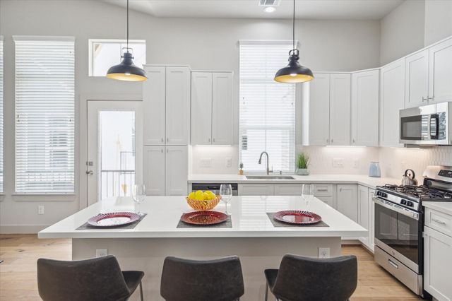 5221 Hillman Street B, Houston, TX 77023