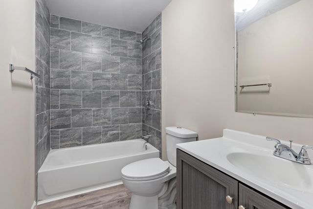 1707 E Chicago Street, Valparaiso, IN 46383