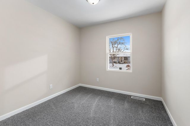 1707 E Chicago Street, Valparaiso, IN 46383