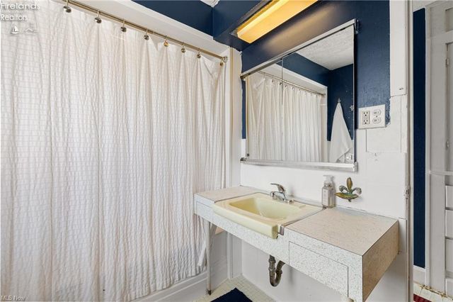 S 1427 Lakeview Boulevard, Lorain, OH 44052