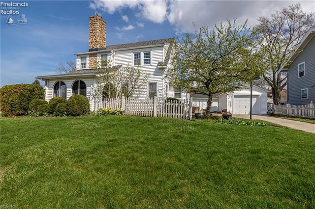 S 1427 Lakeview Boulevard, Lorain, OH 44052