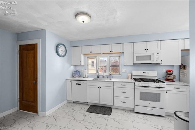 S 1427 Lakeview Boulevard, Lorain, OH 44052