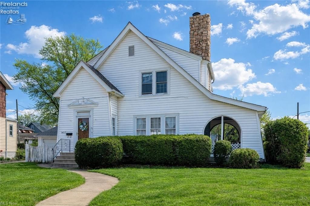 S 1427 Lakeview Boulevard, Lorain, OH 44052