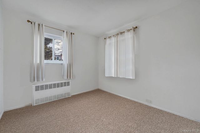 690 N Delaware Avenue, Lindenhurst, NY 11757