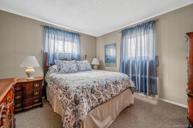 690 N Delaware Avenue, Lindenhurst, NY 11757