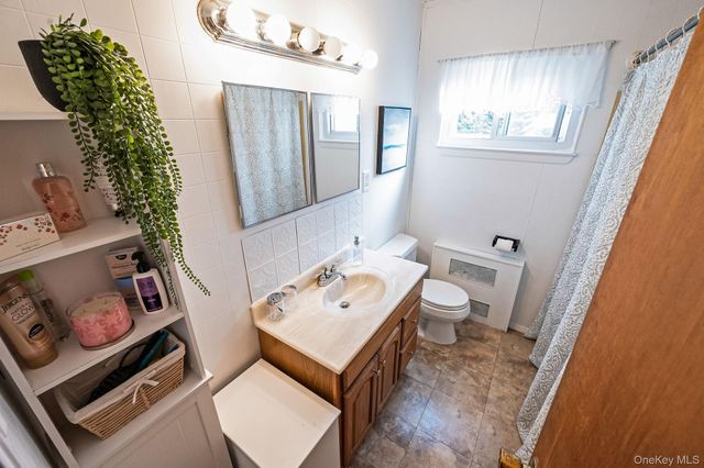 690 N Delaware Avenue, Lindenhurst, NY 11757