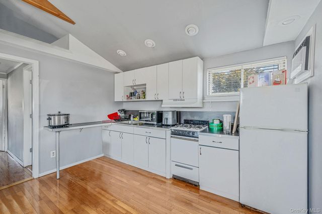 690 N Delaware Avenue, Lindenhurst, NY 11757