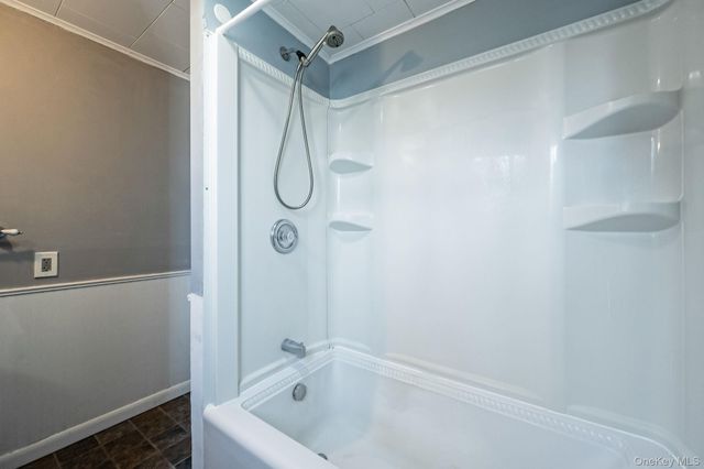 690 N Delaware Avenue, Lindenhurst, NY 11757