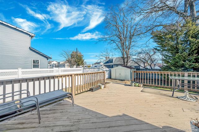 690 N Delaware Avenue, Lindenhurst, NY 11757