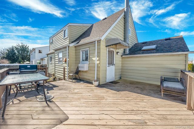 690 N Delaware Avenue, Lindenhurst, NY 11757