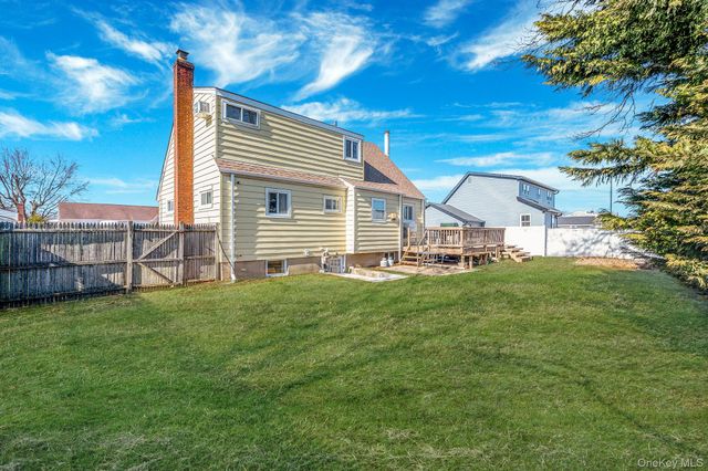 690 N Delaware Avenue, Lindenhurst, NY 11757