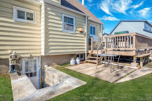 690 N Delaware Avenue, Lindenhurst, NY 11757