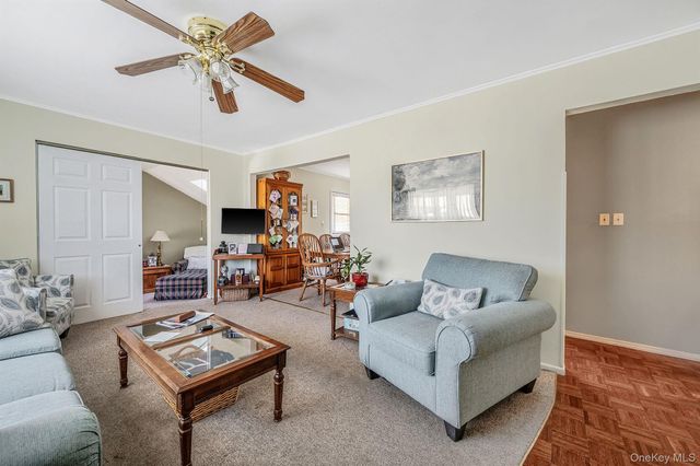 690 N Delaware Avenue, Lindenhurst, NY 11757