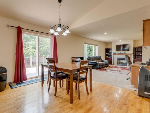 18105 E Crescent Dr, Greenacres, WA 99016