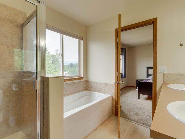 18105 E Crescent Dr, Greenacres, WA 99016
