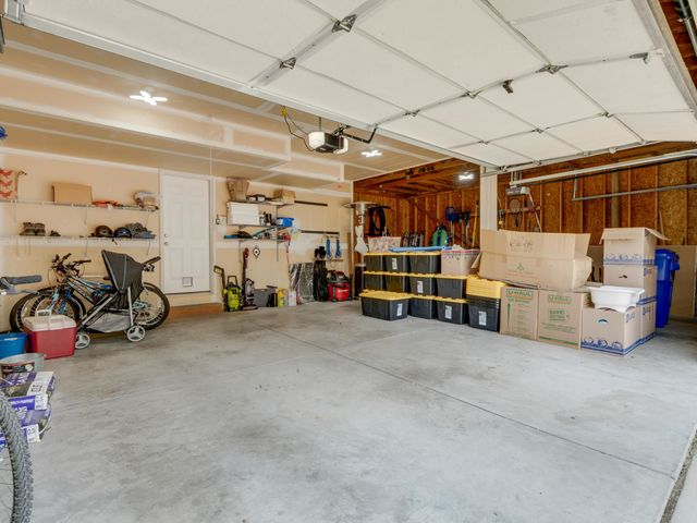 18105 E Crescent Dr, Greenacres, WA 99016