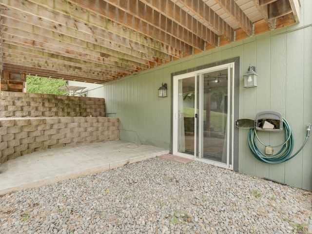 18105 E Crescent Dr, Greenacres, WA 99016