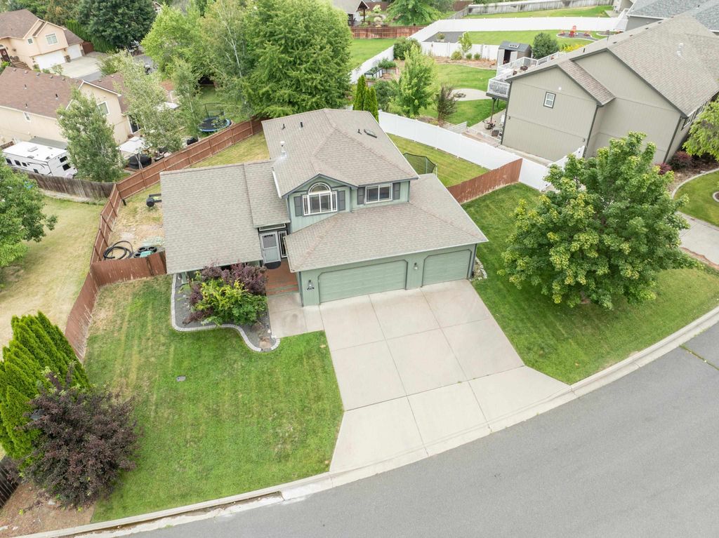 18105 E Crescent Dr, Greenacres, WA 99016