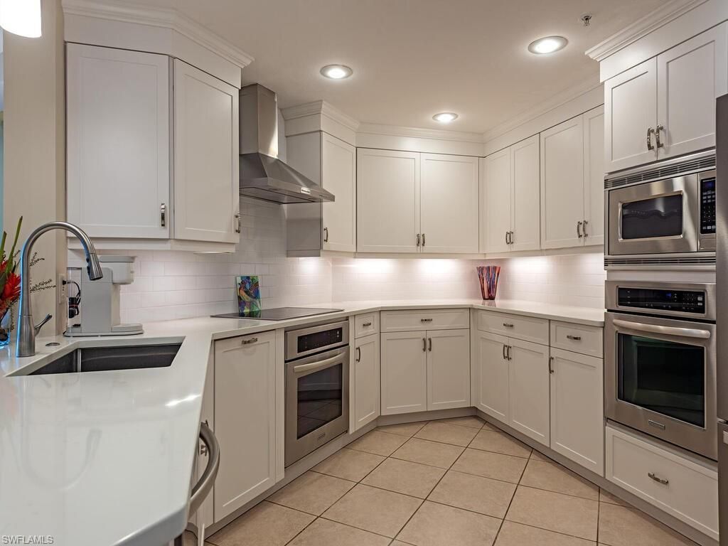 60 Seagate DR 1205, NAPLES, FL 34103 — photo 5