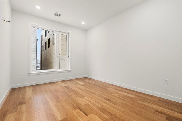 267 Old Colony 310, Boston, MA 02127