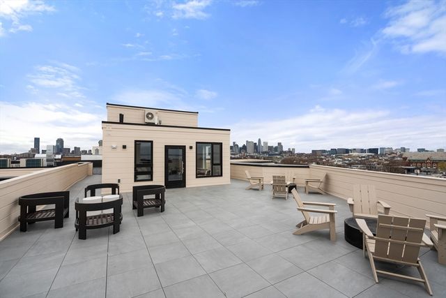267 Old Colony 310, Boston, MA 02127