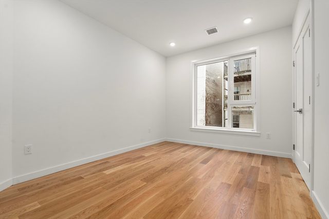 267 Old Colony 310, Boston, MA 02127