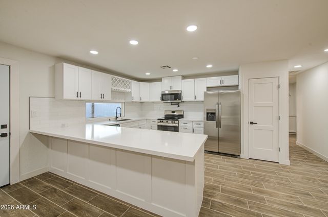 8002 N 42ND Avenue, Phoenix, AZ 85051