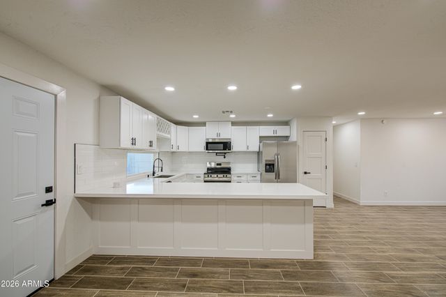 8002 N 42ND Avenue, Phoenix, AZ 85051